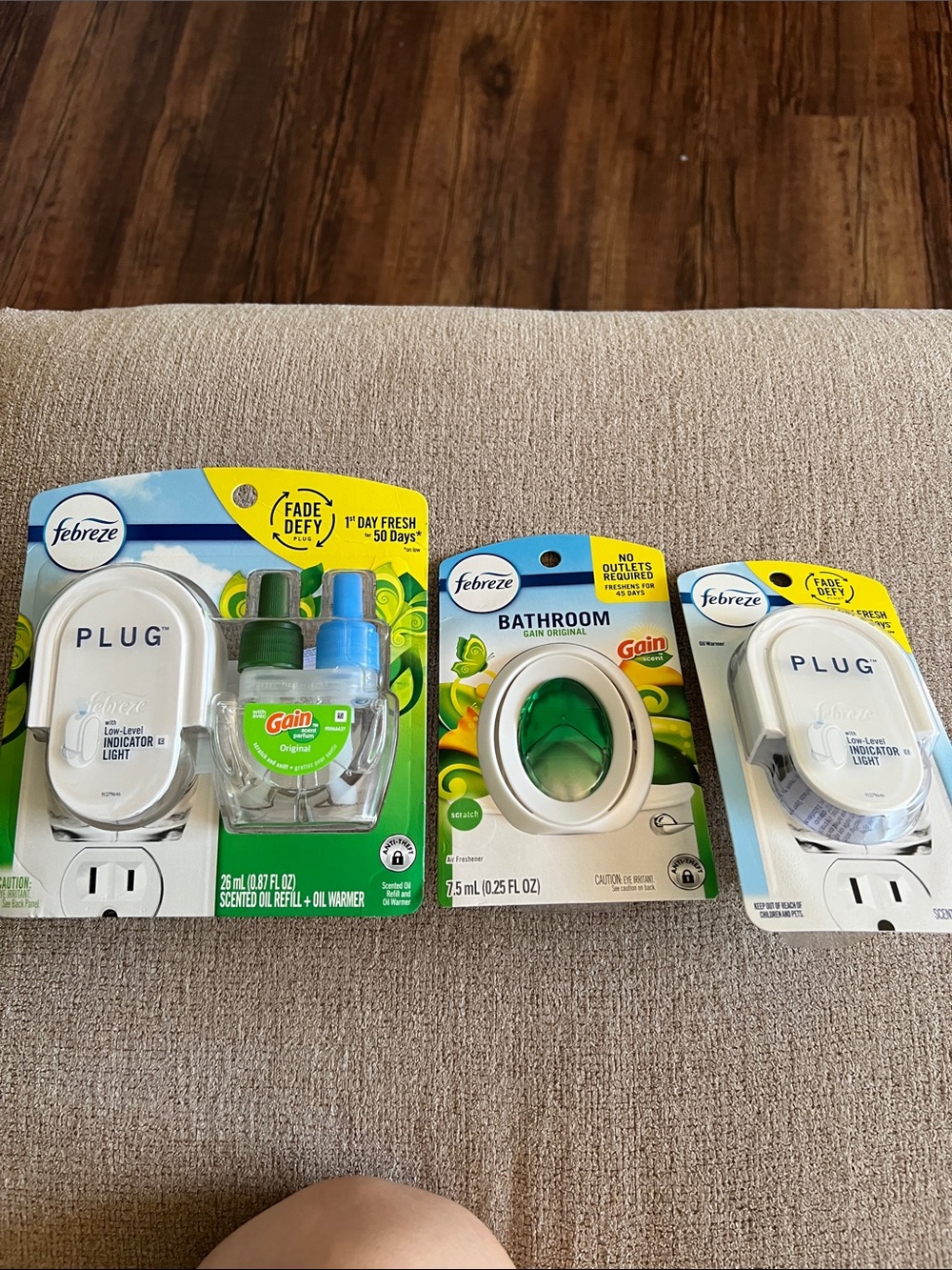 Febreze Plug-In Air Freshener with Gain Scent - White